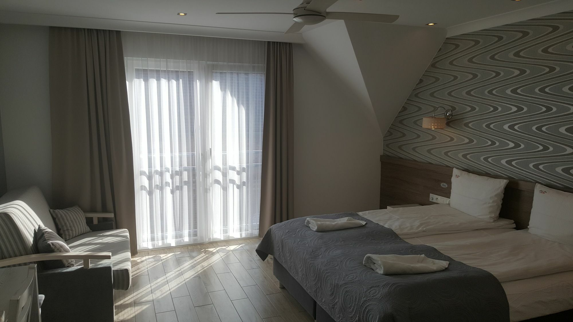 ウストカ Helios Bed & Breakfast エクステリア 写真