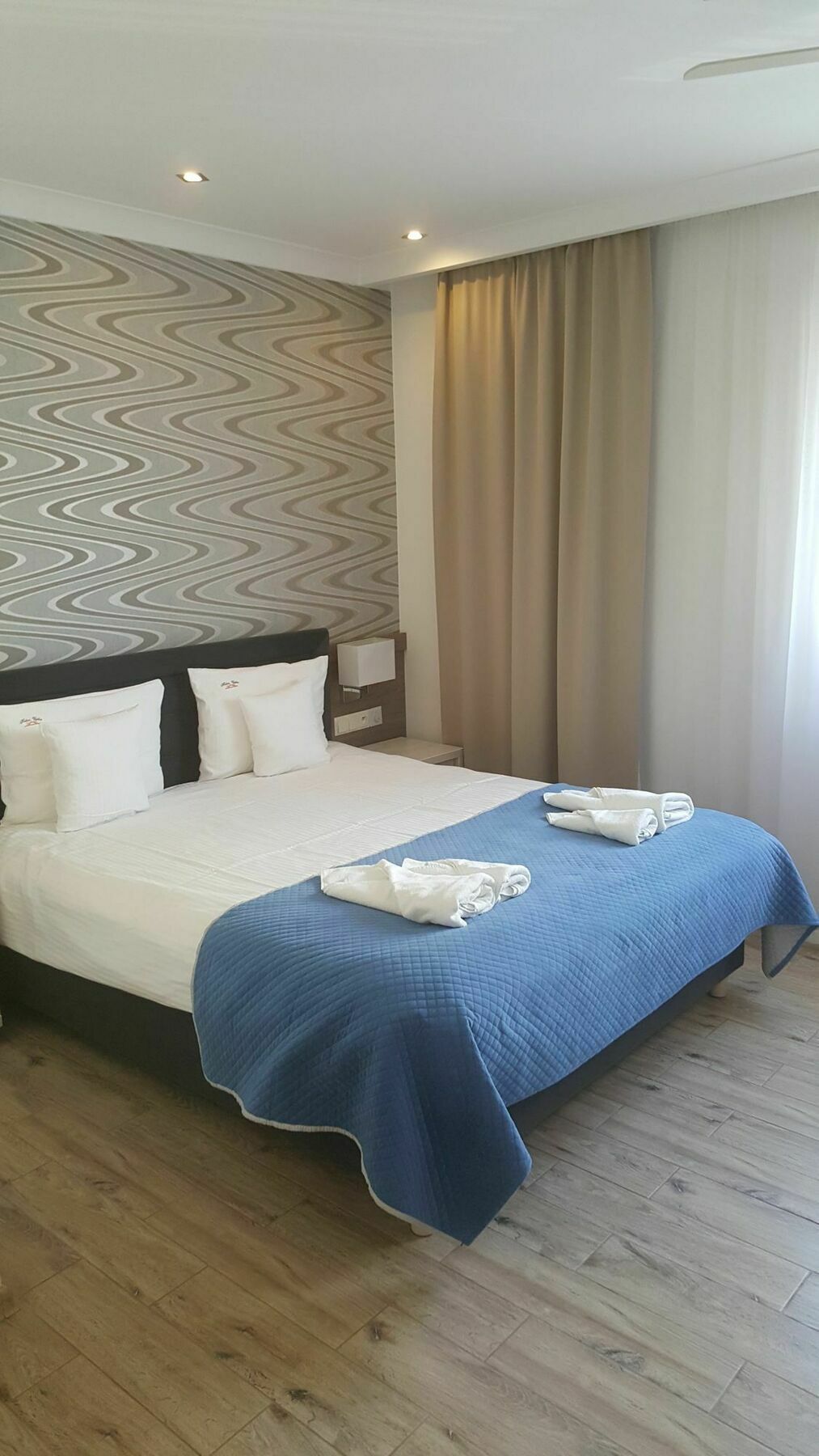 ウストカ Helios Bed & Breakfast エクステリア 写真
