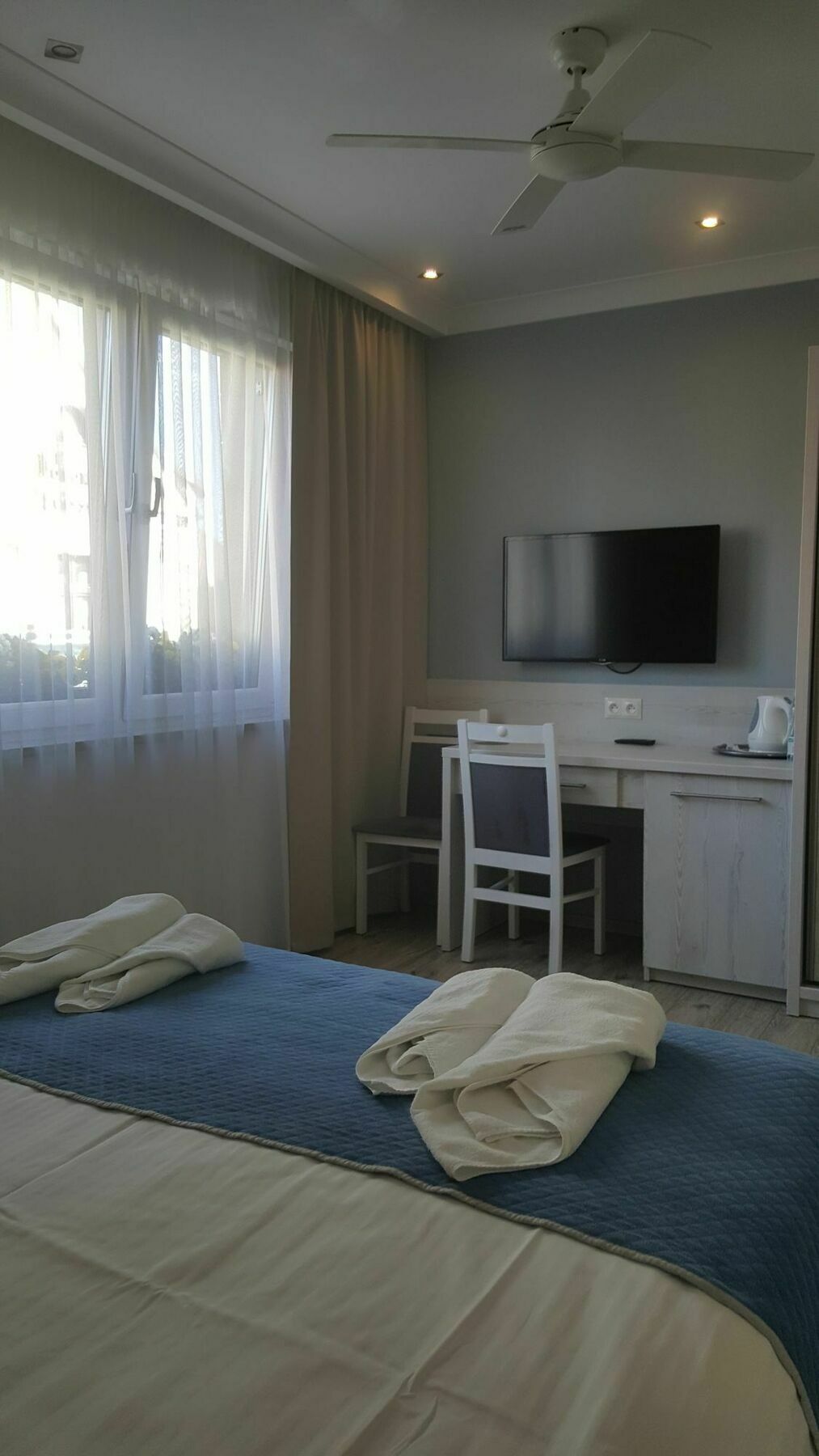 ウストカ Helios Bed & Breakfast エクステリア 写真