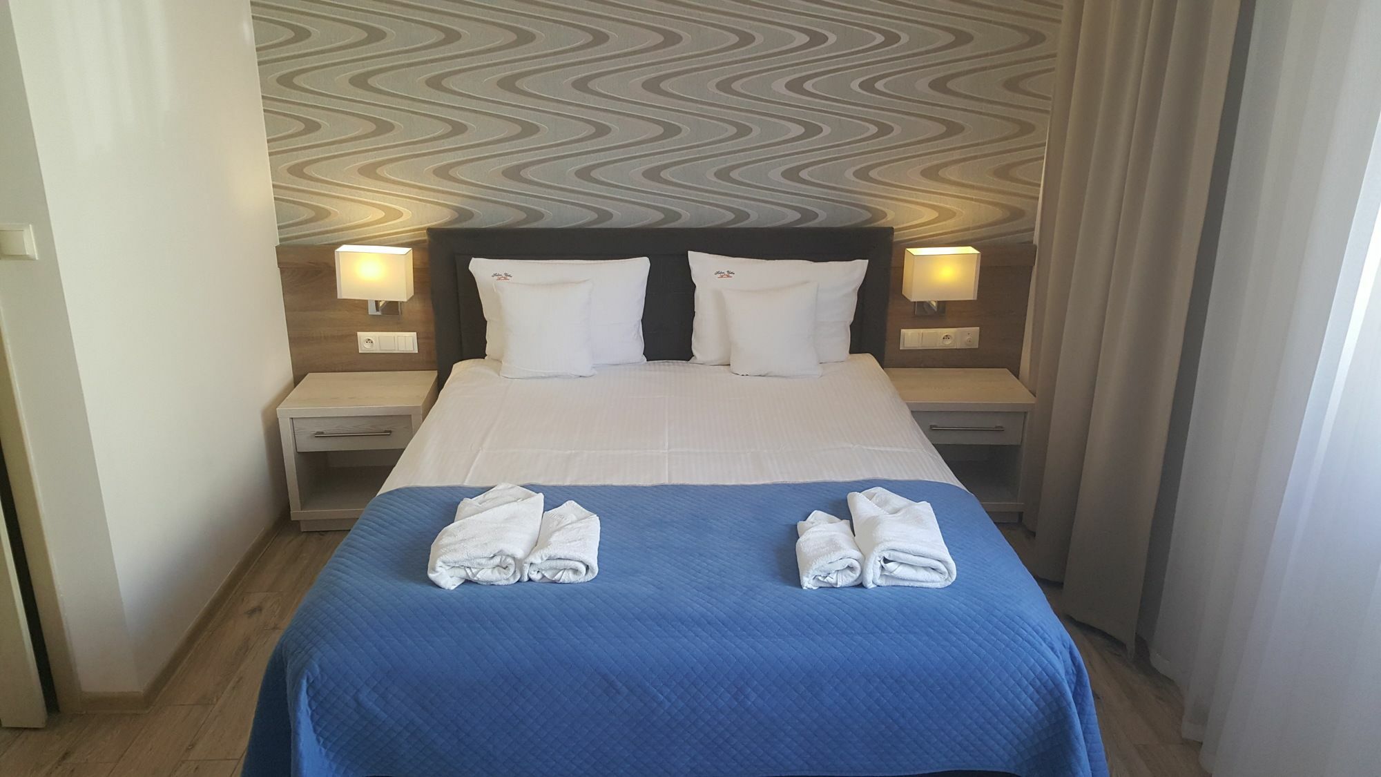ウストカ Helios Bed & Breakfast エクステリア 写真